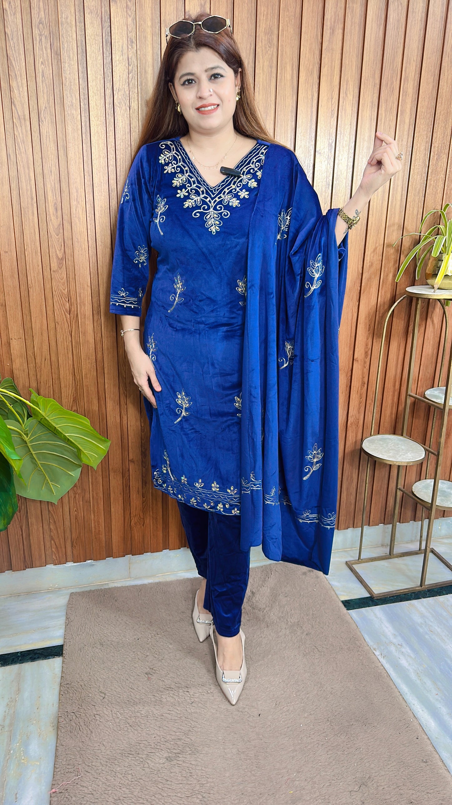 Flower embroidery stone suit