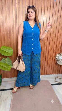 Navy Blue Green flower