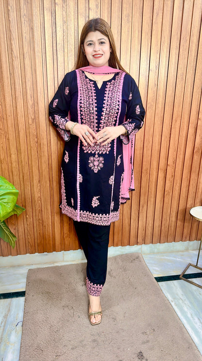 Aaina-E-Noor Pakistani Embroidery Suit