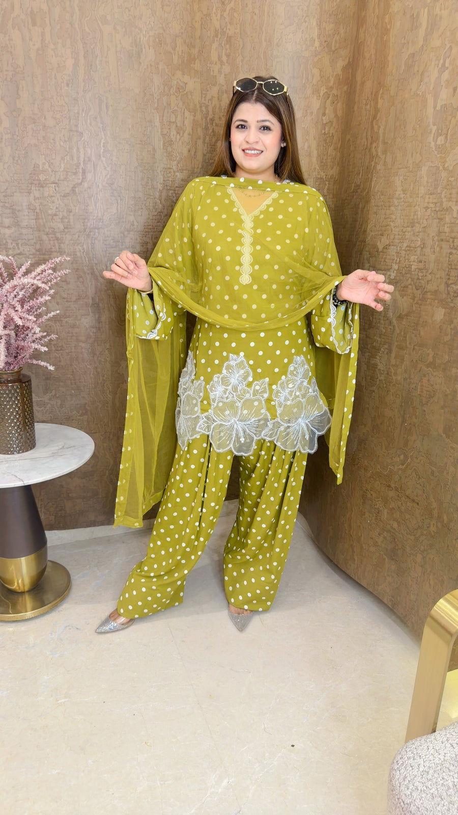 Polka three piece suit set with white flower farshi