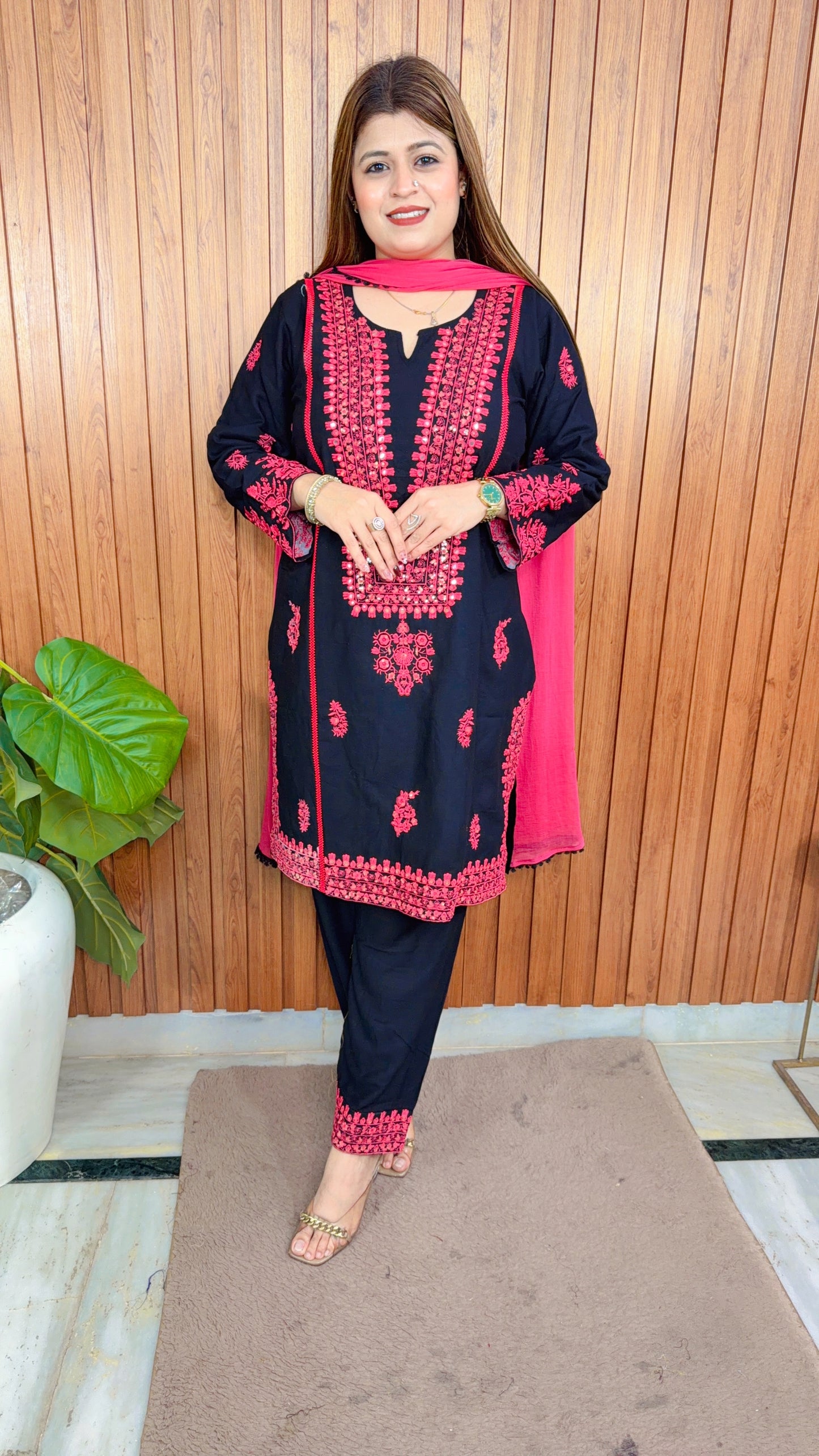 Aaina-E-Noor Pakistani Embroidery Suit