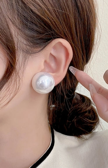 Small Pearl Earring