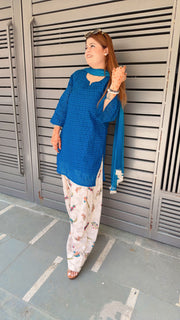 Aayra Farshi Three Piece Suit