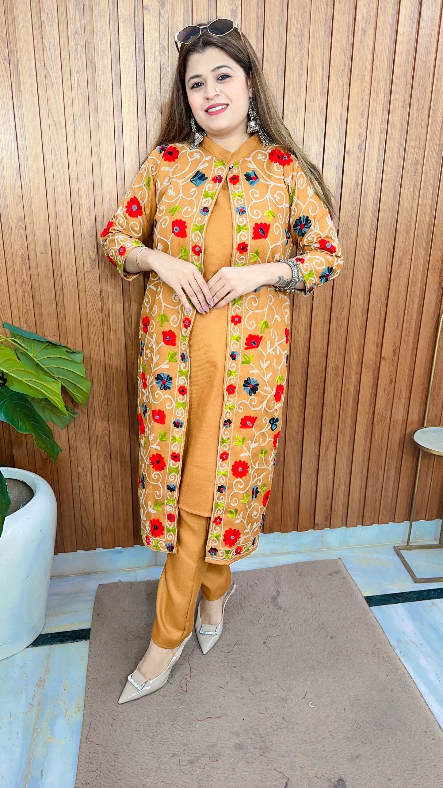 Gulbahar Flower Embroidery Shrug Kurta set