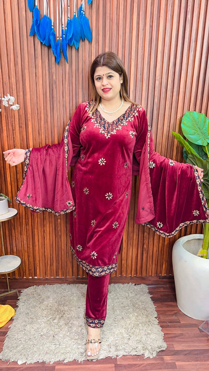 Rouafza Velvet Suit Set