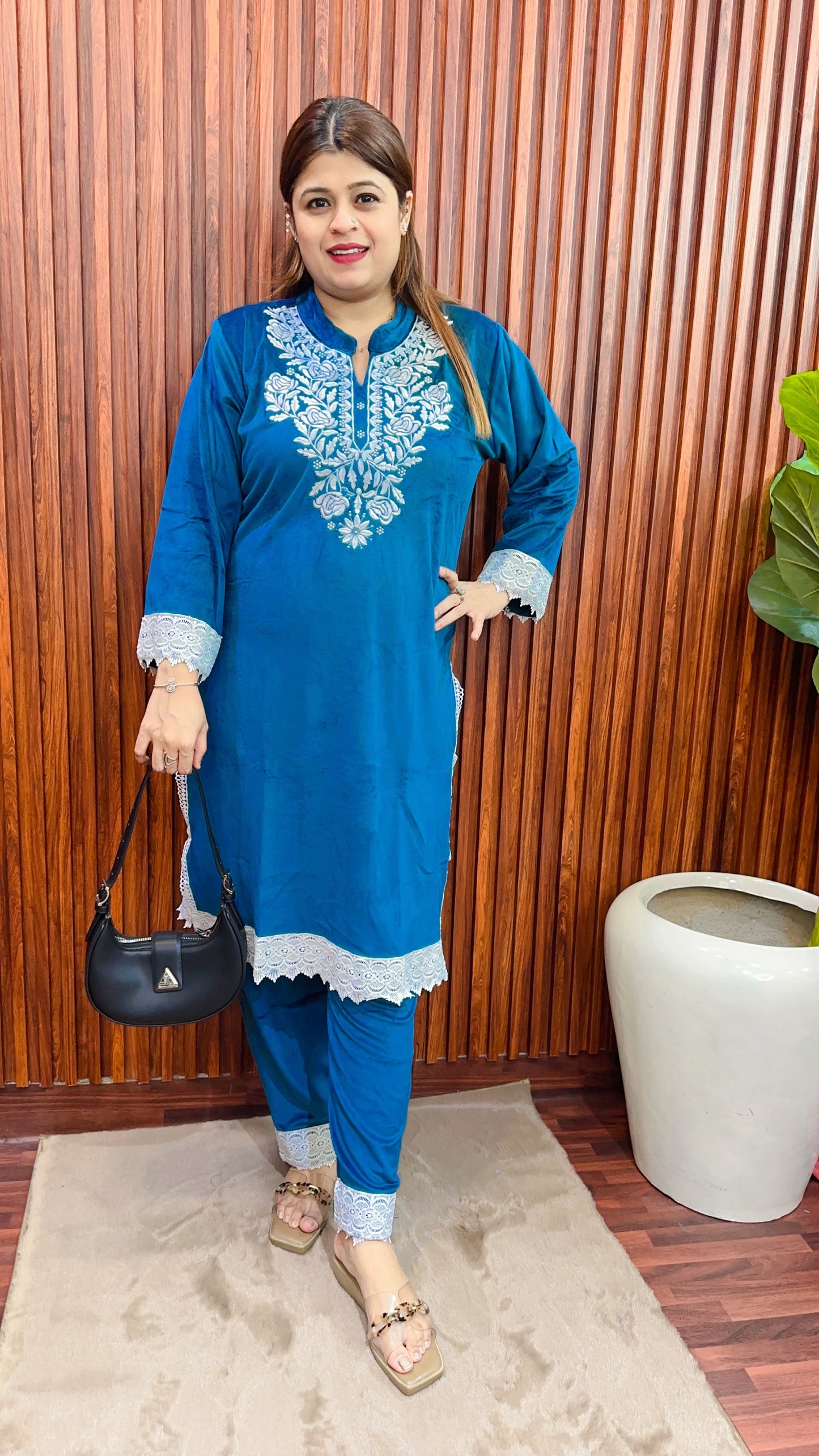 Pakistani velvet kurta set