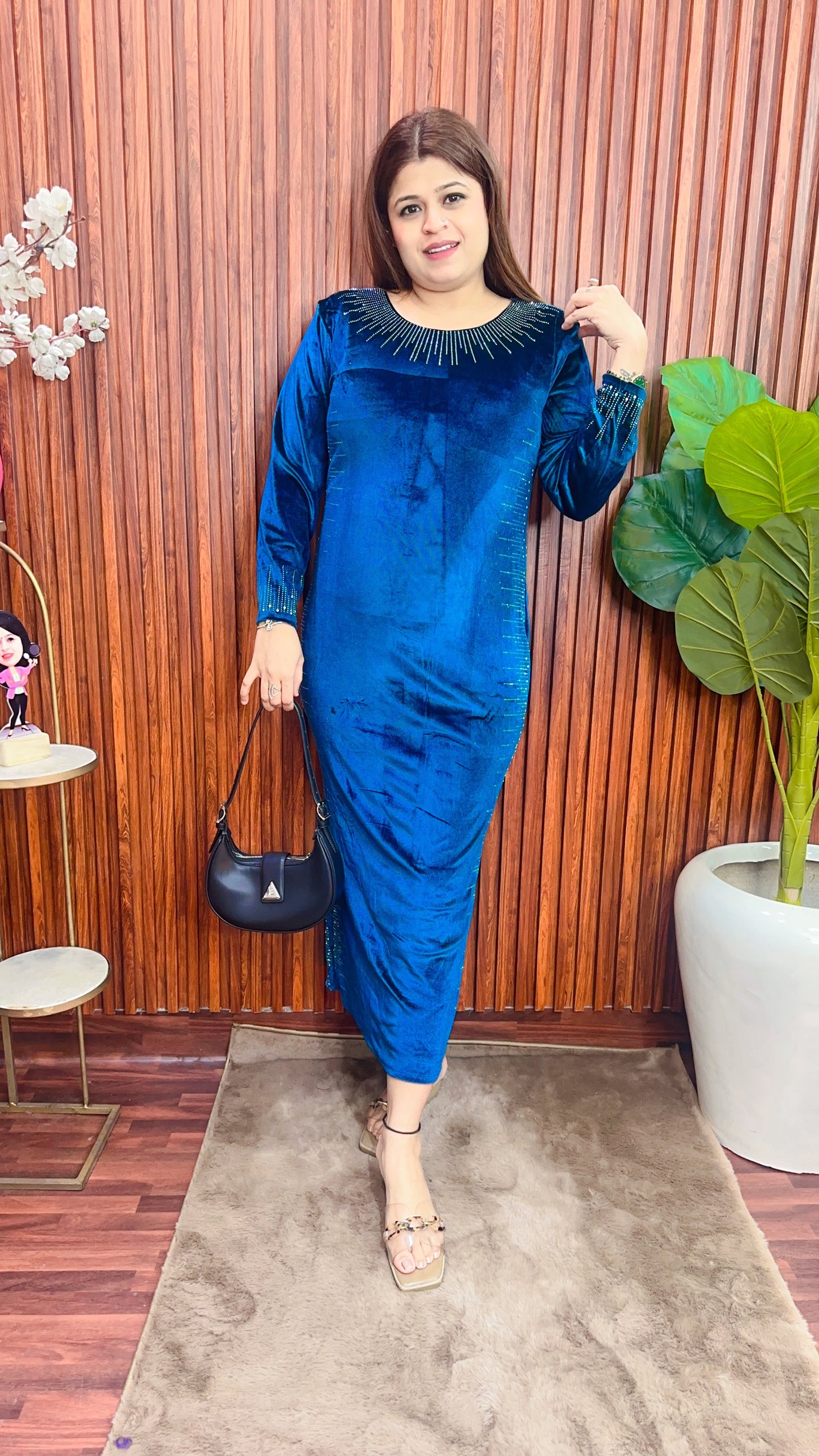 Round Neck With Side Servoski Velvet Long Dress