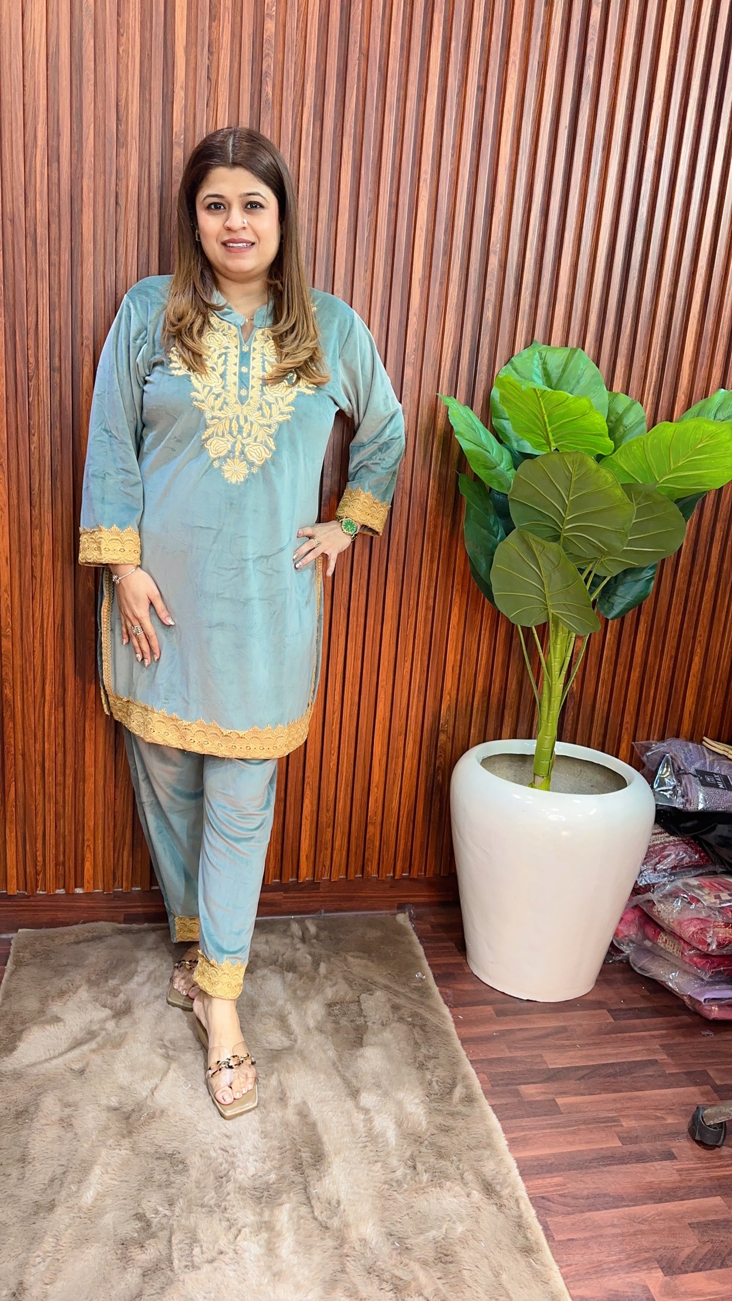 Pakistani velvet kurta set