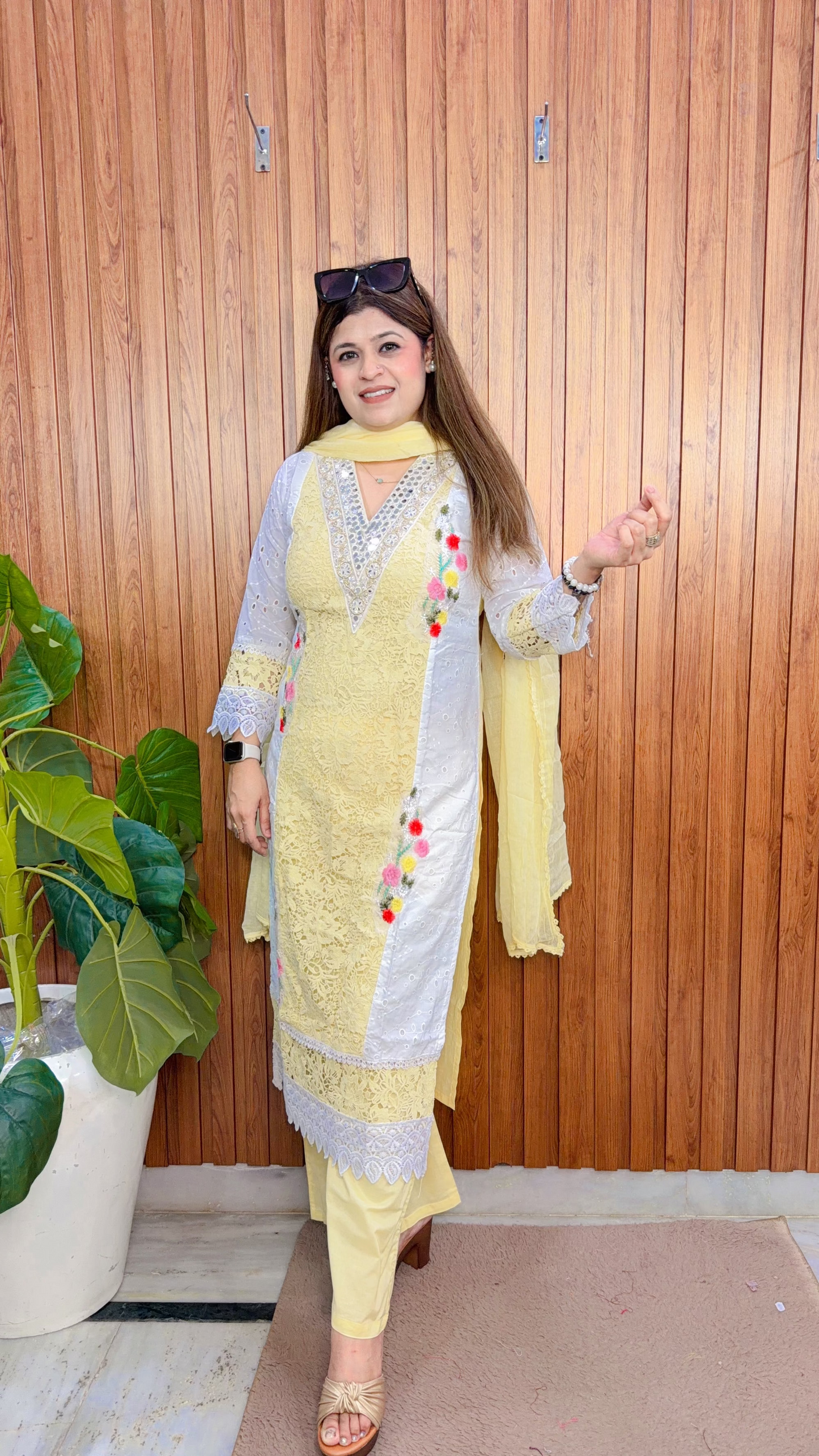 Schifli v Neck cotton suit set