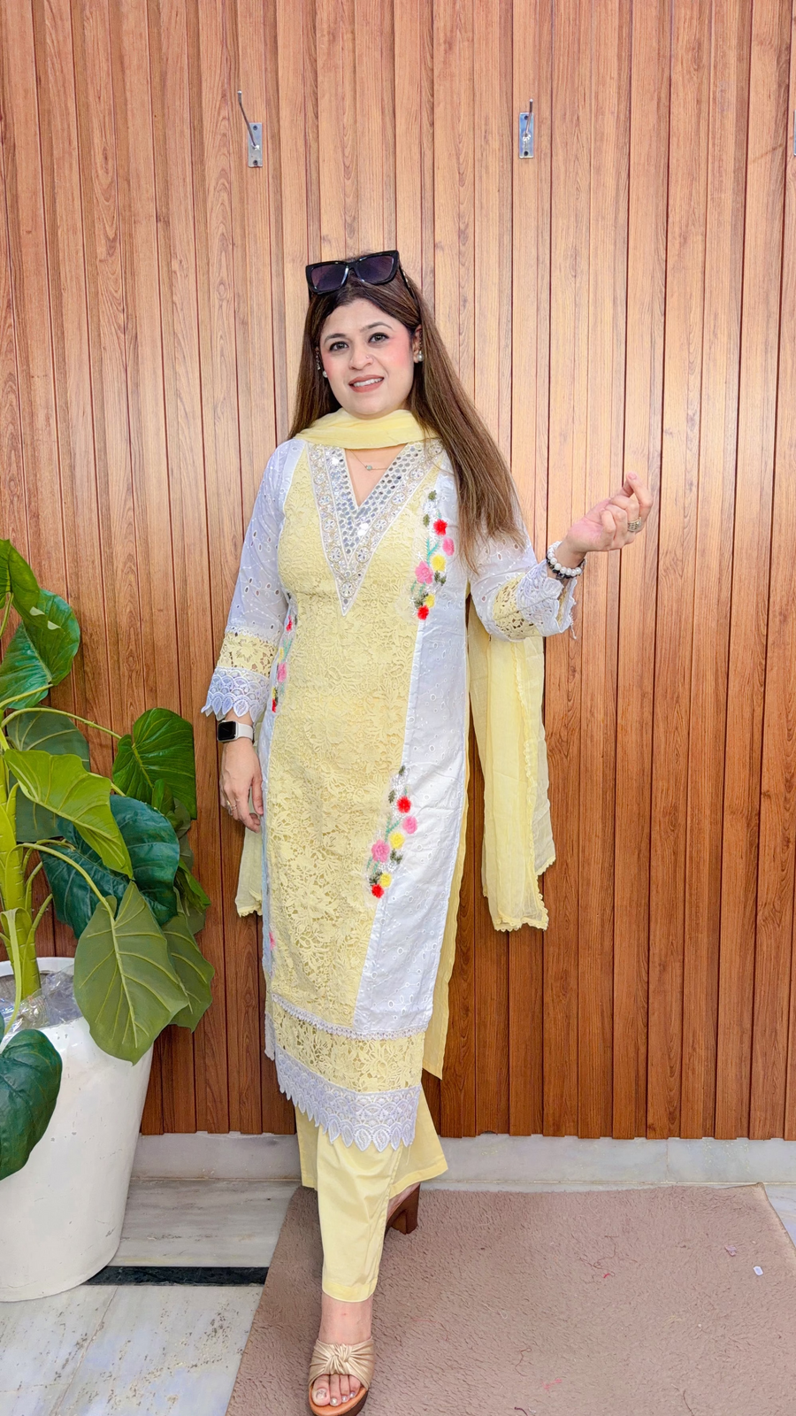 Schifli v Neck cotton suit set
