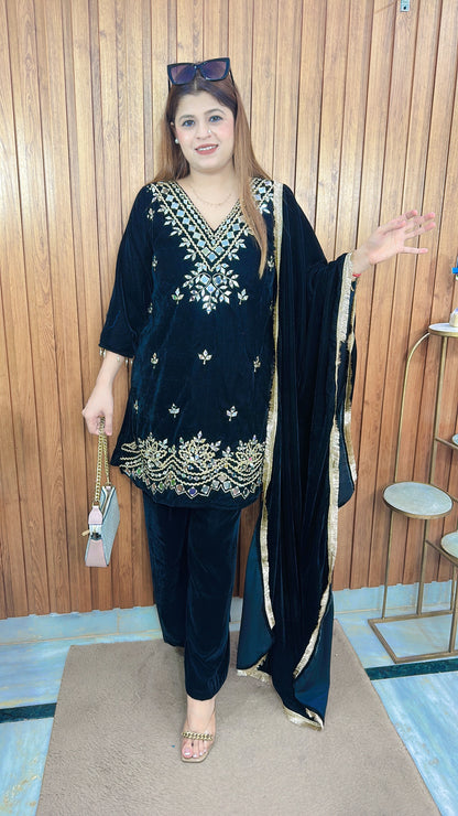 Amaira Mirror Velvet Suit Set