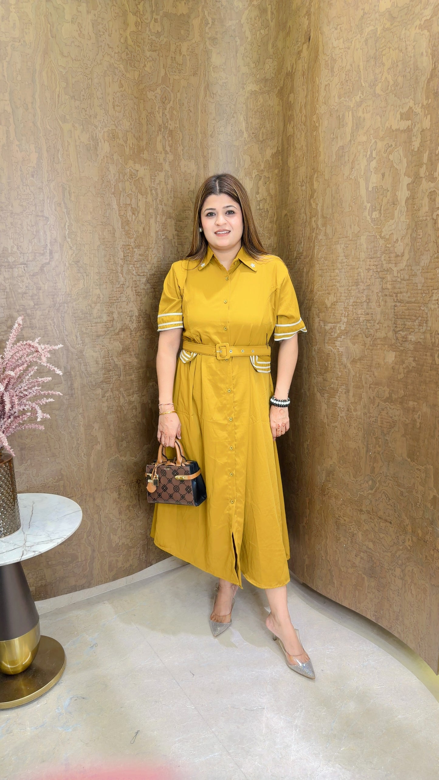 Collar dress with belt