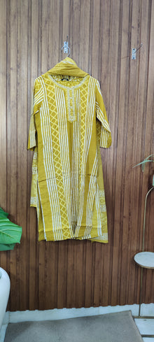 Yellow zari